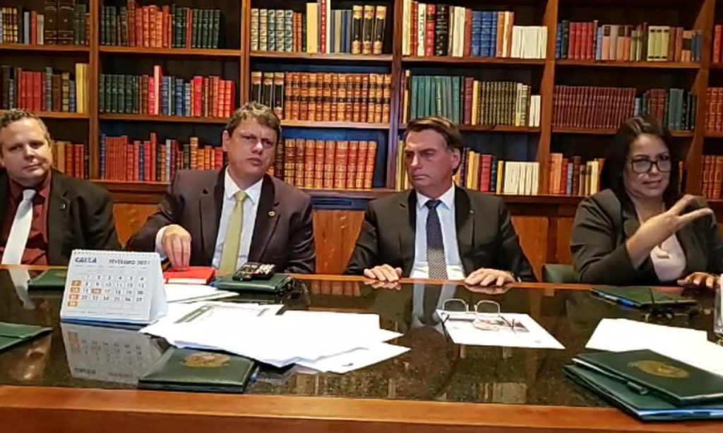 Jornal Ver 7 Bolsonaro diz que impostos federais sobre gas e diesel serao zerados