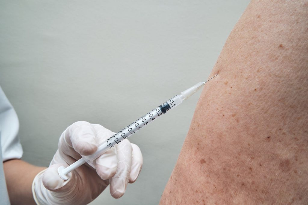 Jornal Ver 7 - SP anuncia 4ª dose contra covid-19 para pessoas acima de 60 anos