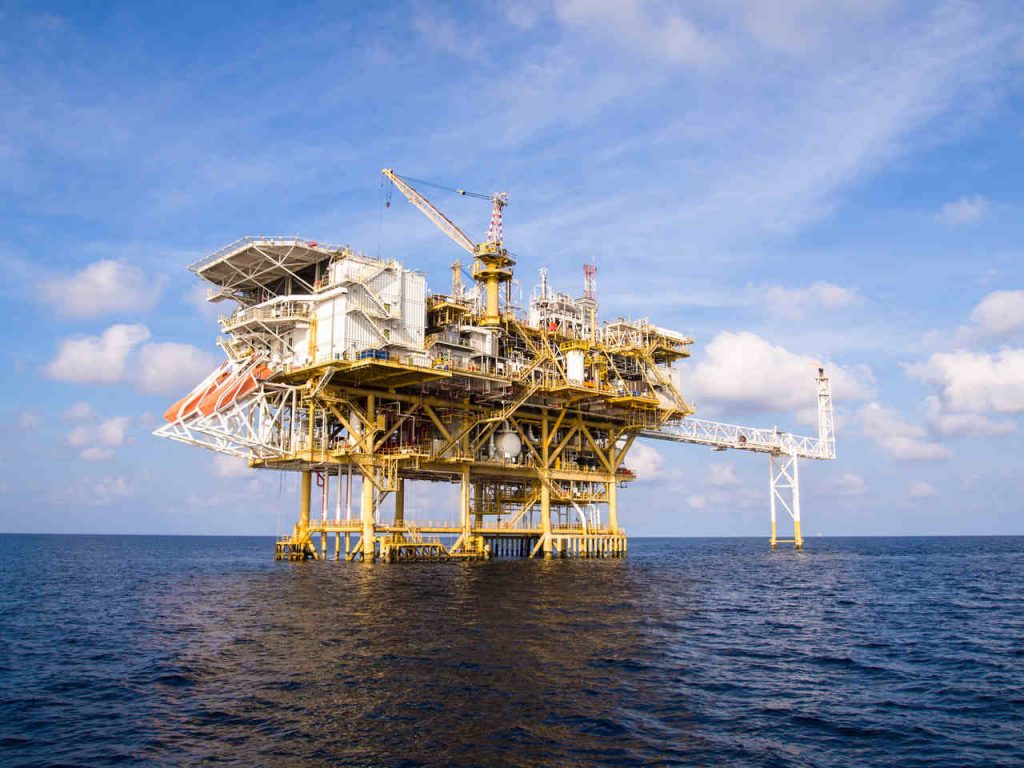 Jornal VER7 - Investimentos em petróleo e gás alcançarão R$ 102 bi por ano até 2025