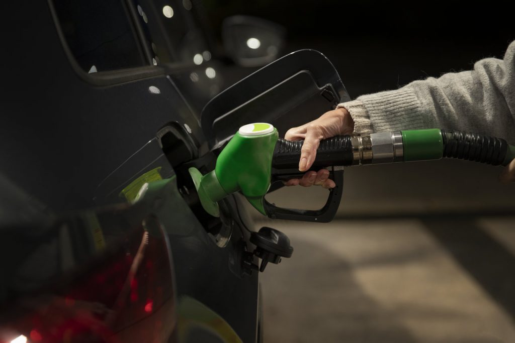 Jornal VER7 - Petrobras anuncia redução de R$ 0,30 no diesel