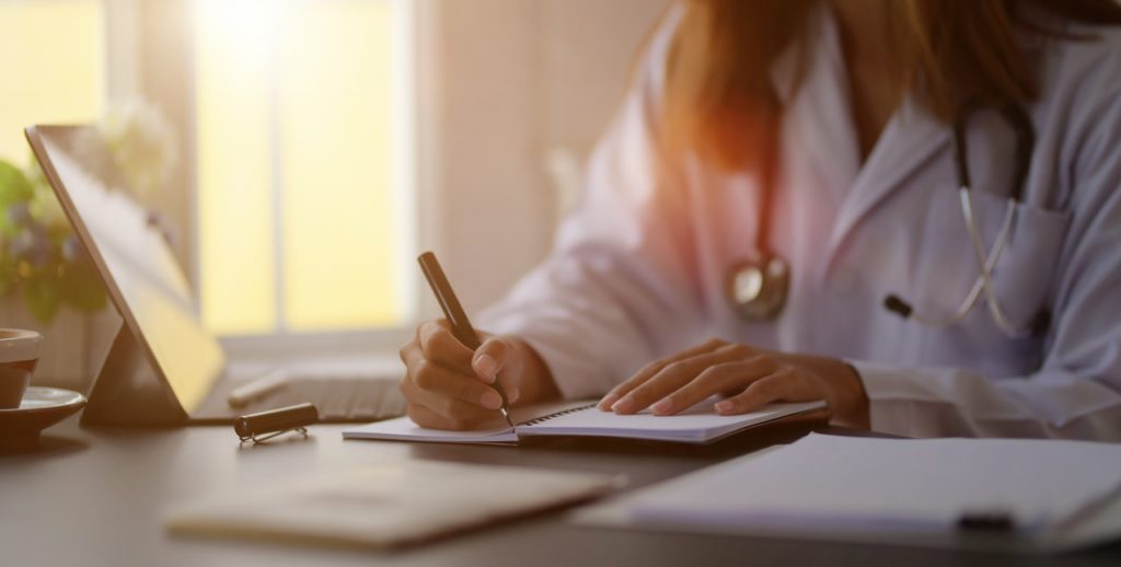 Jornal VER7 - Médicos paulistas trabalham mais de 50 horas semanais, diz pesquisa