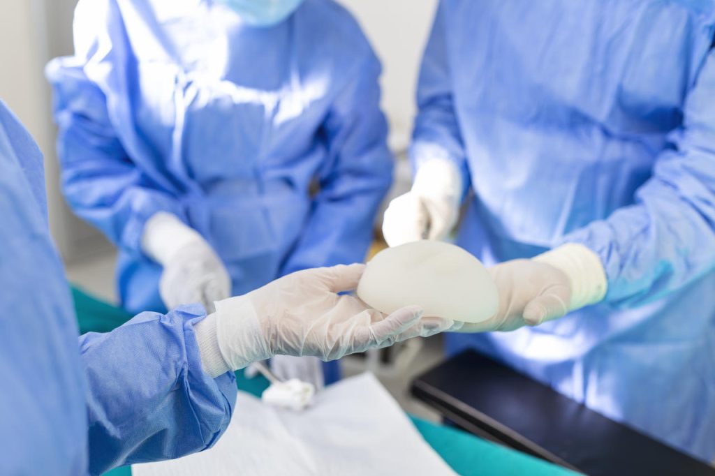 Cirurgião Plástico Dra Lorena Rosique - Como escolher o tipo de prótese de silicone?