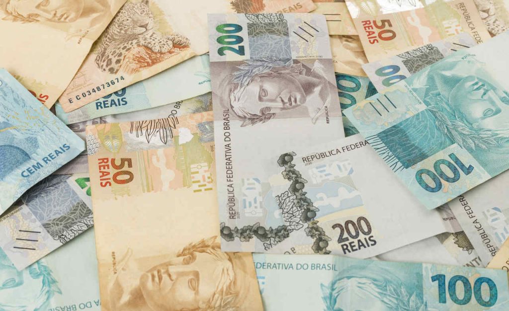 Jornal VER7 - Caixa paga novo Bolsa Família a beneficiários com NIS de final 4