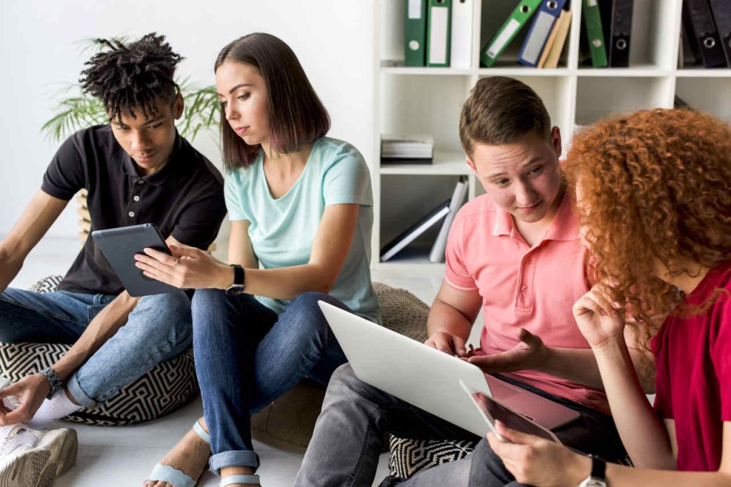 Jornal VER7 - Formação de professores é entrave ao uso de tecnologia em sala de aula