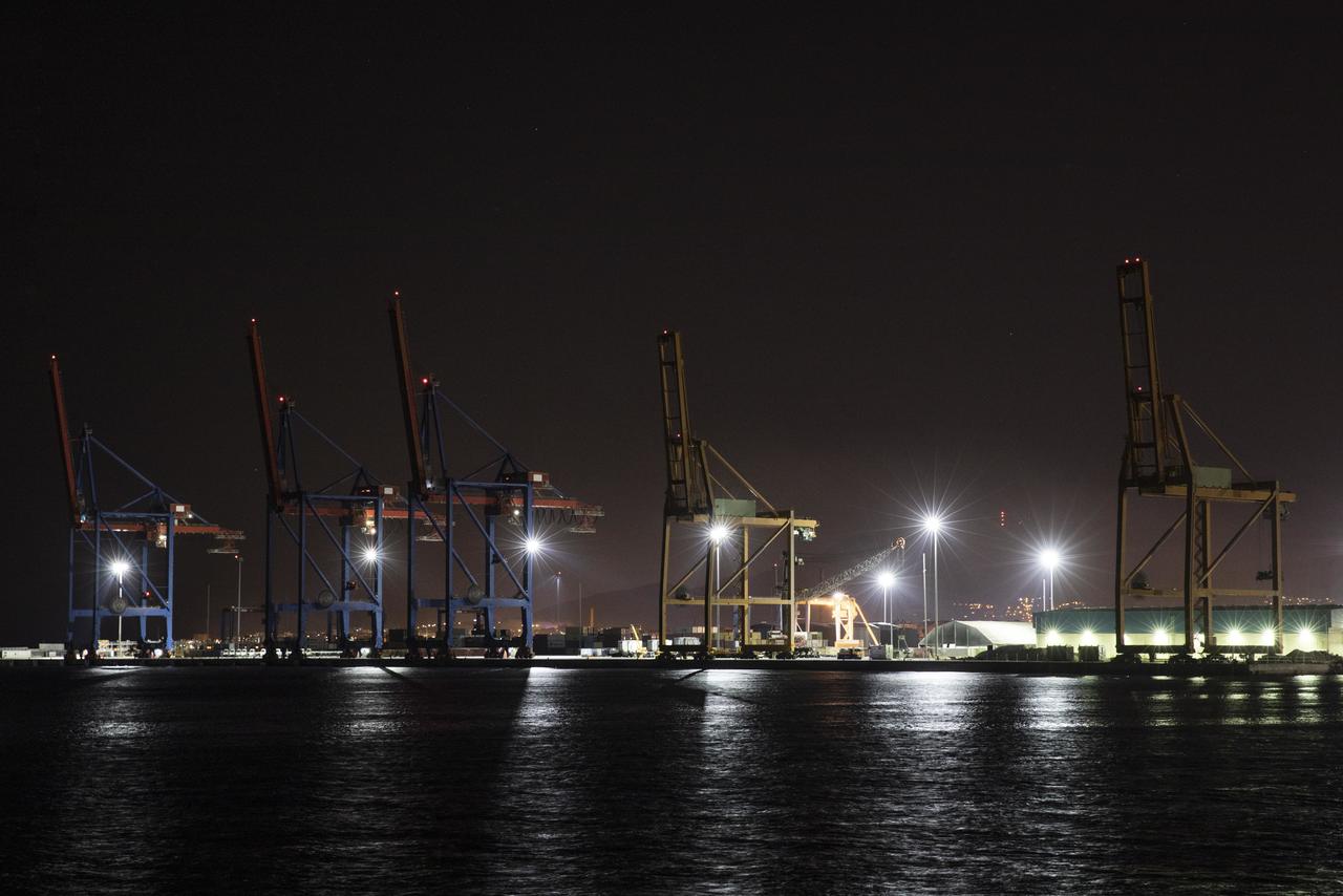 Jornal VER7 - PF investiga vazamento de nafta no Porto de Paranaguá