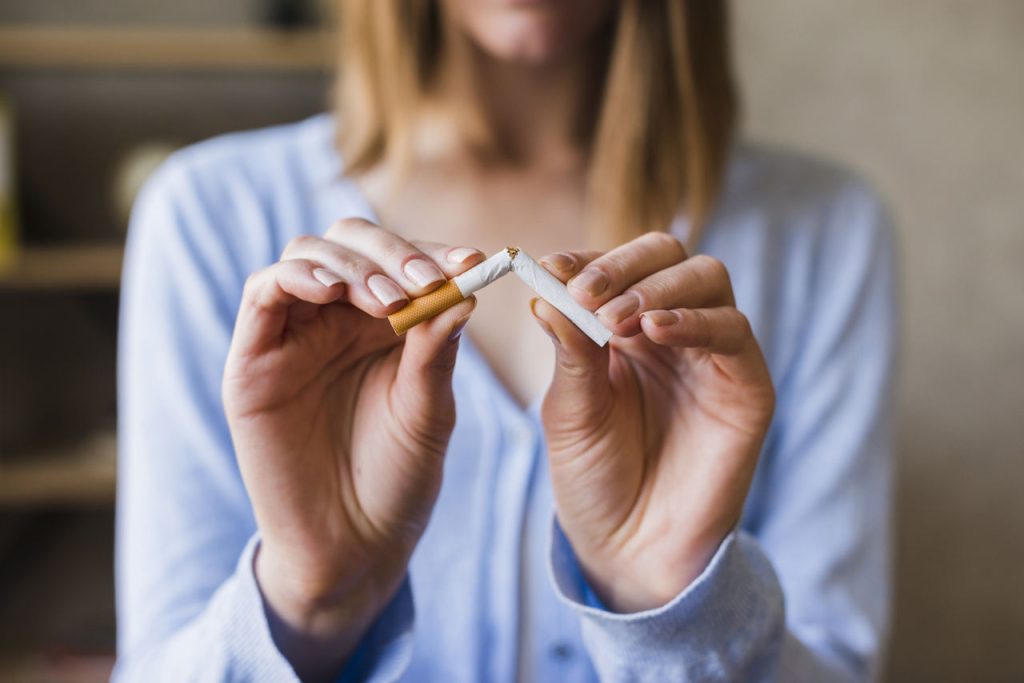 Cirurgia Plástica Goiânia - Cigarro e cirurgia plástica: entenda quais são os riscos