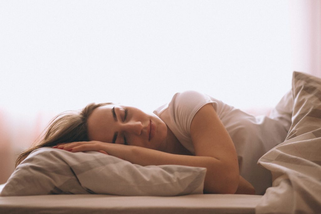 Oftalmologista Goiânia - Por que não se deve dormir com lente de contato?