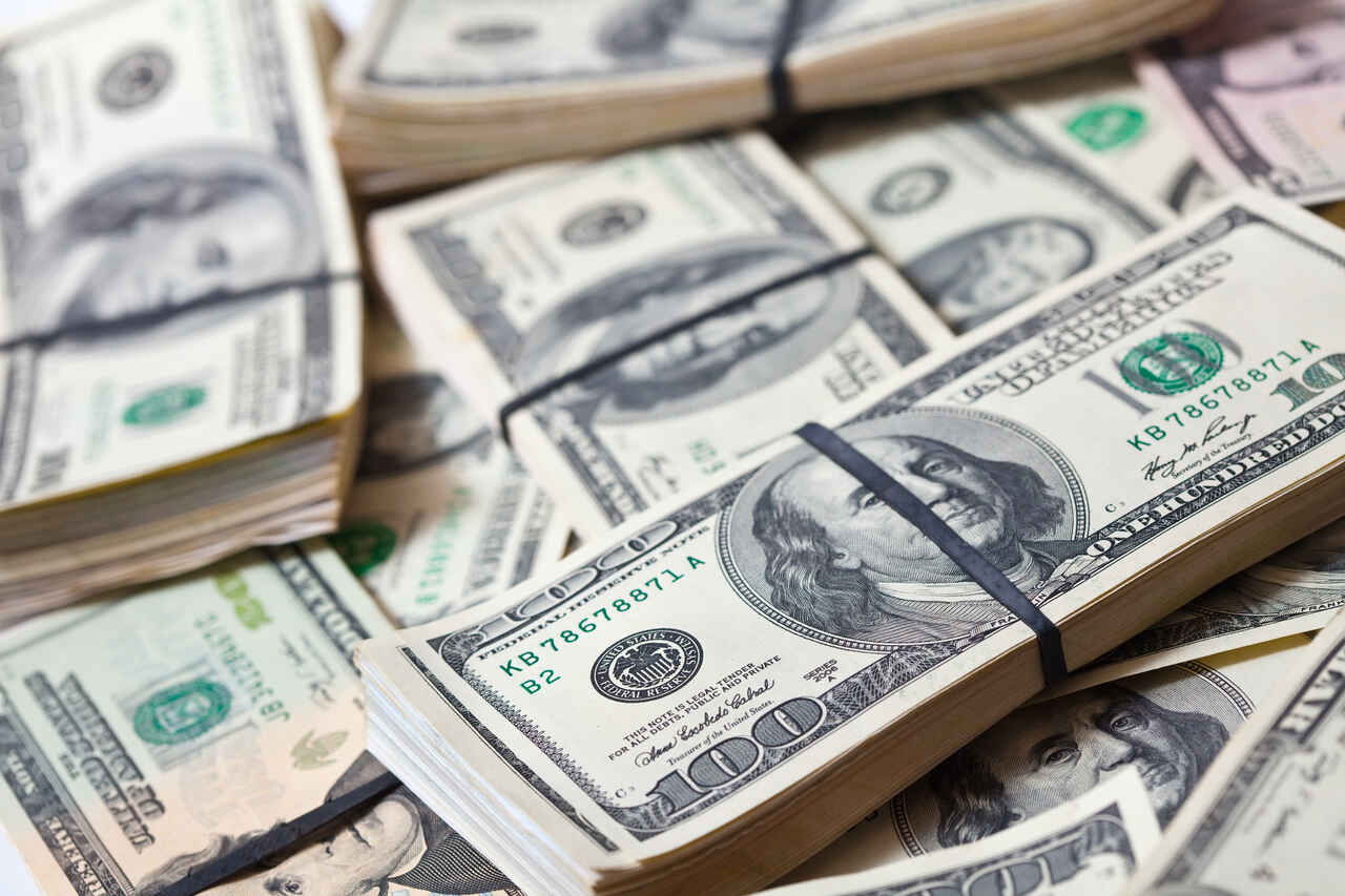 Jornal VER7 - Dólar cai para R$ 4,78 e aproxima-se da mínima do ano