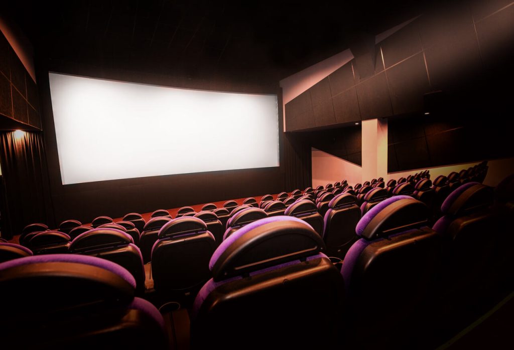 Jornal VER7 - PRF realiza Cinema Rodoviário para conscientizar sobre trânsito seguro