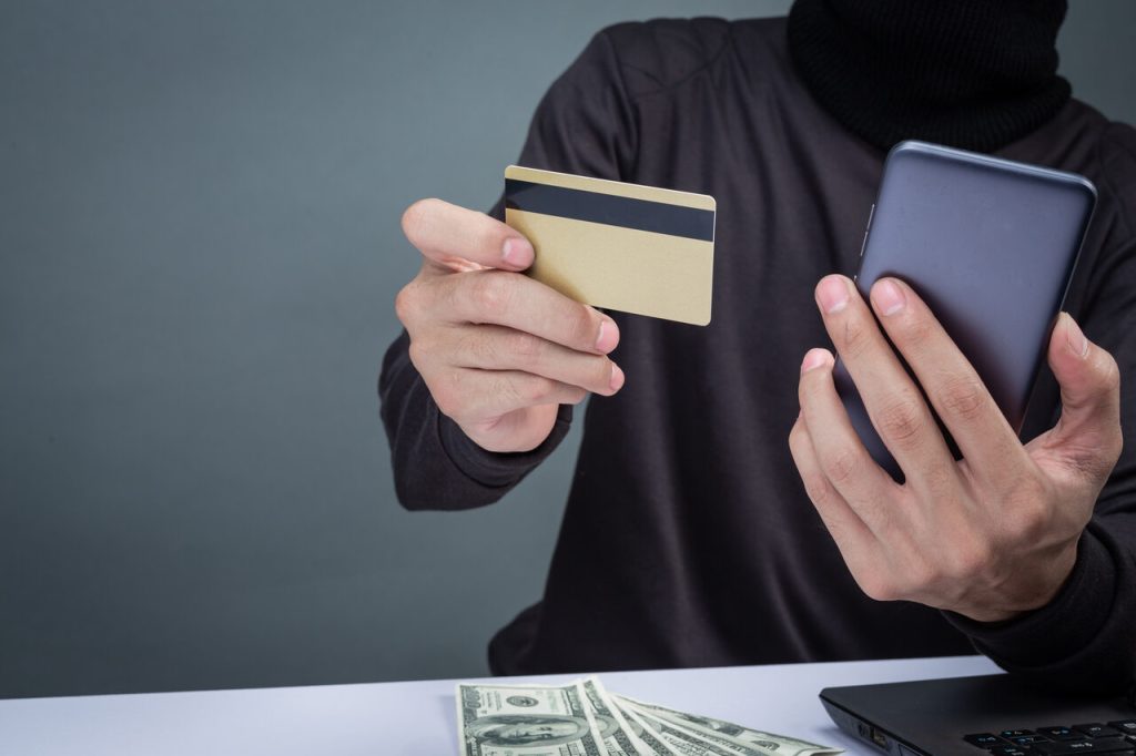 Jornal VER7 - Economia alerta sobre tentativa de golpe em compras pela internet