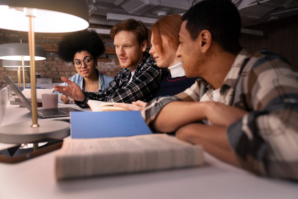 Jornal VER7 - Escolas do Futuro terão metodologia criada por professora de Harvard