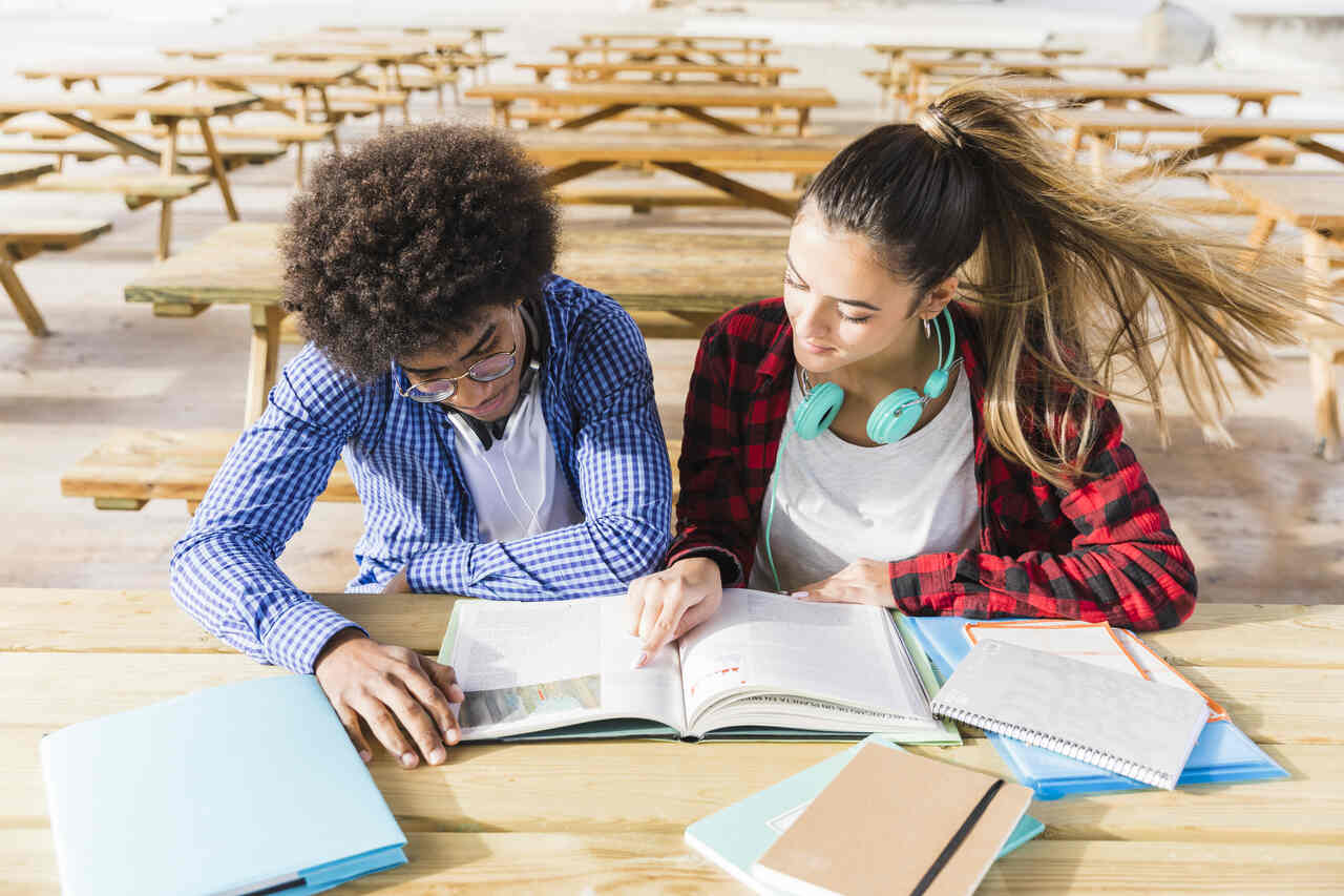 Jornal VER7 - Secretários de Educação pedem aplicação do novo ensino médio em 2025