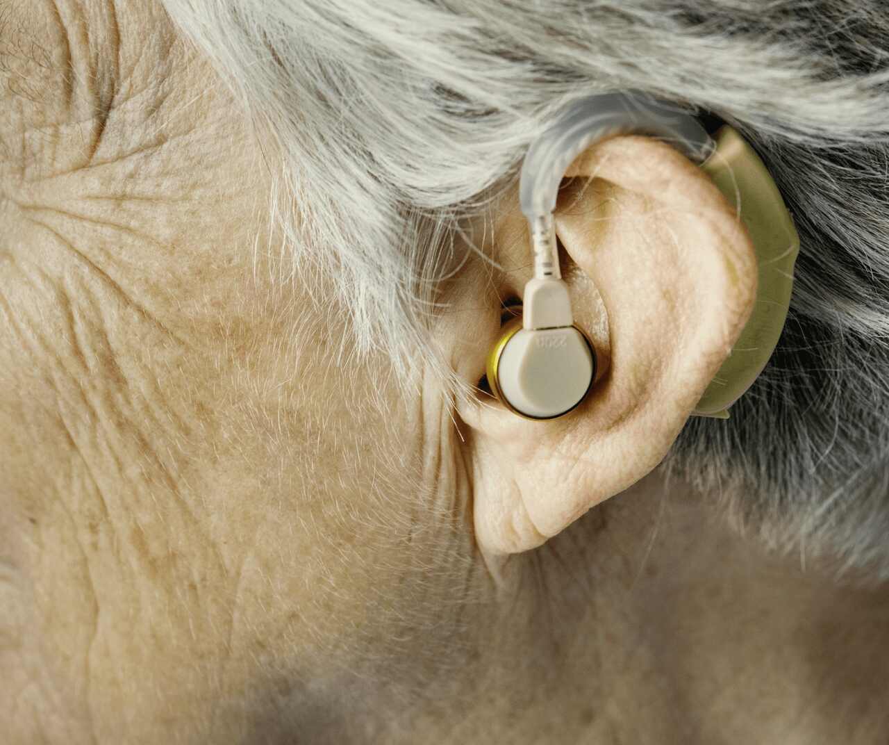 Hotelaria para Idosos Goiânia - Perda auditiva em idosos dicas para lidar com quem não quer ajuda!