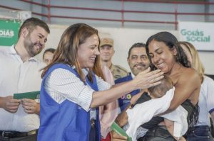 Fotos - Hegon Corrêa - Em Anápolis, Gracinha Caiado entrega benefícios sociais a famílias selecionadas pelo Governo de Goiás