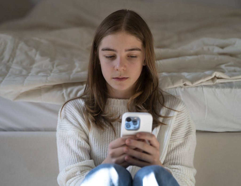 Ortopedia Goiânia - Uso excessivo de celular pode prejudicar mãos e dedos
