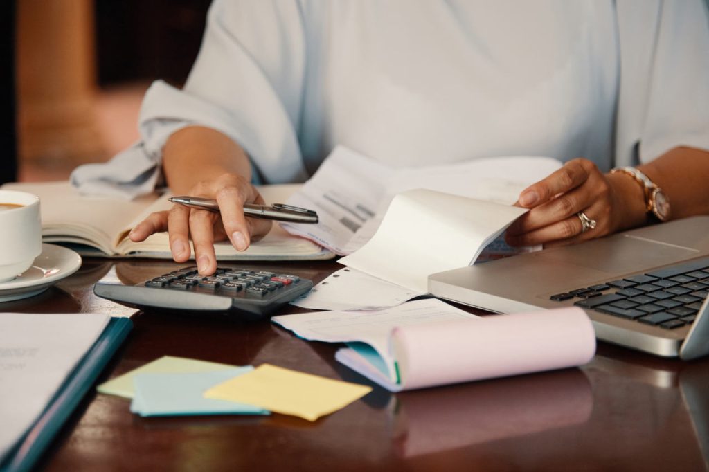 Empresas têm até 29 de fevereiro para enviar relatórios e garantir igualdade salarial de gênero