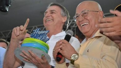Estratégia política de associação entre Professor Alcides e ex-presidente Bolsonaro pode ampliar apoio em Aparecida de Goiânia.