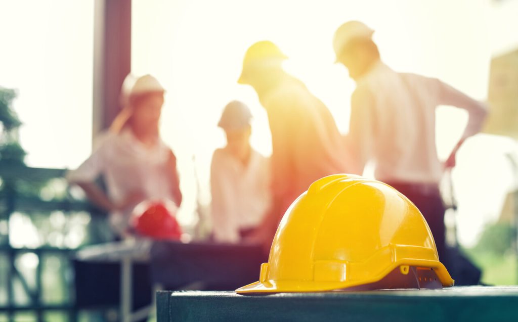 Como o PCMSO e o PGR promovem um ambiente de trabalho seguro