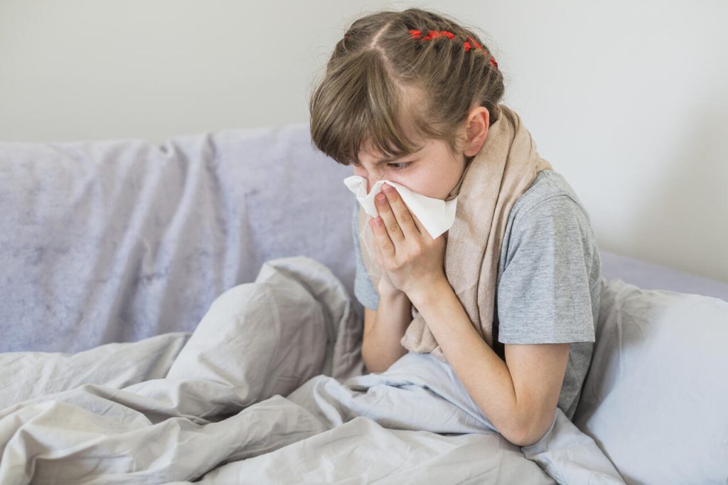 Você sabia que sintomas da pneumonia infantil são parecidos com uma gripe?
