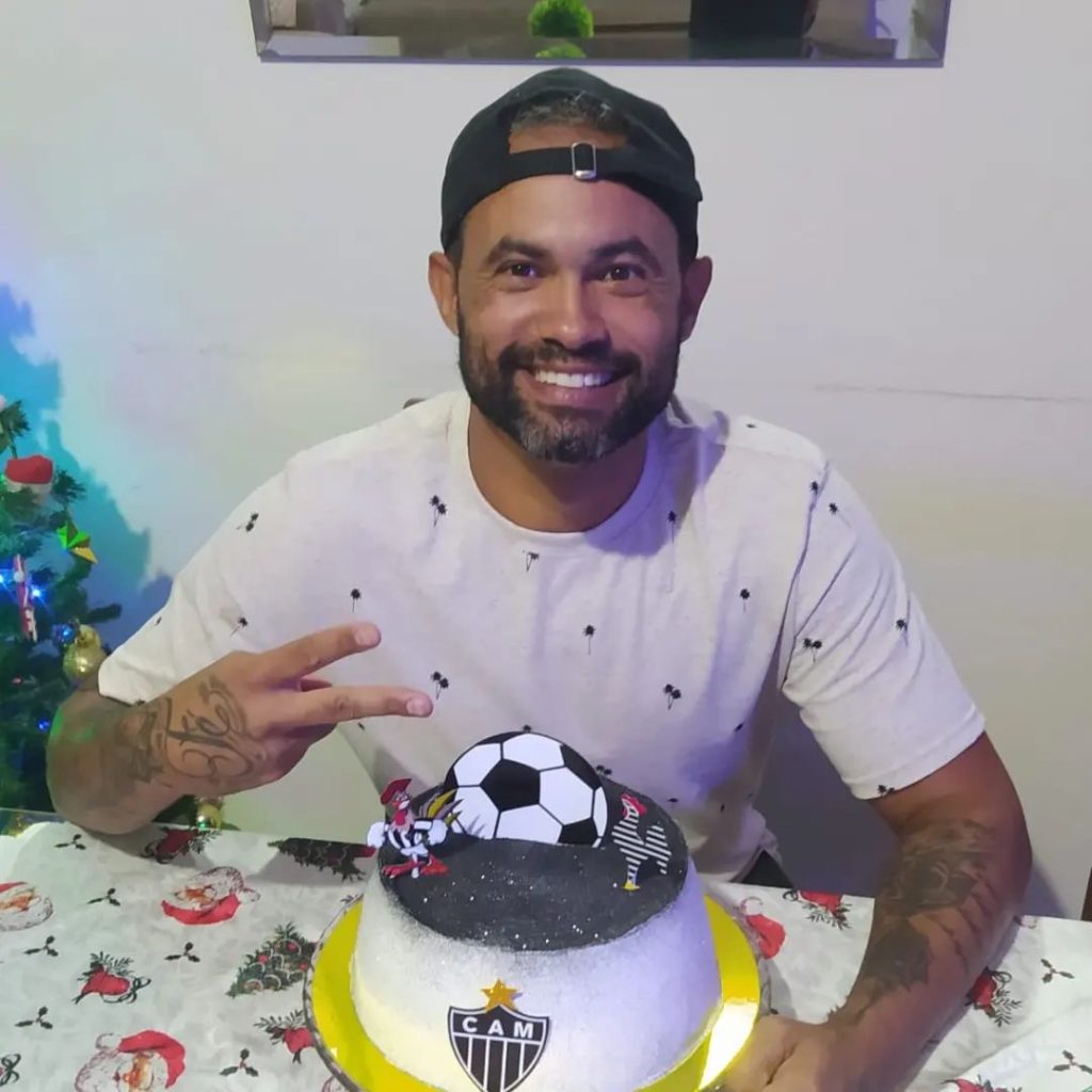Ex-goleiro Bruno é visto trabalhando como entregador enquanto cumpre liberdade condicional - Imagem - Reprodução Instagram