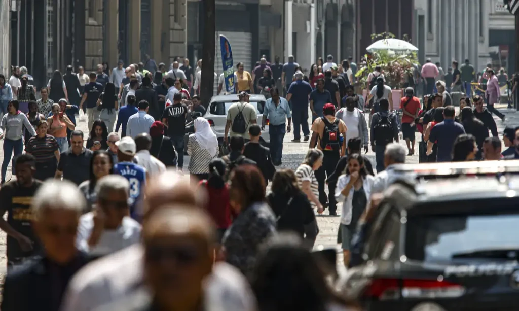 IBGE Brasil registra menor nível de pobreza e extrema pobreza desde 2012, mas desafios persistem- Paulo Pinto - Agência Brasil