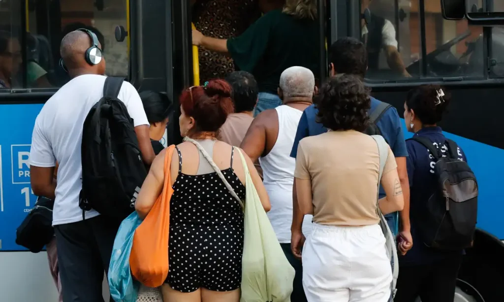 Passagem de ônibus no Rio sobe para R$ 4,70 neste domingo confira novos valores e reajustes- Fernando Frazão - Agência Brasil