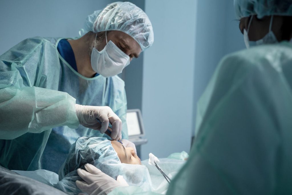 Cirurgião plástica Dra Lorena Rosique - Cirurgia Plástica para auxiliar a saúde